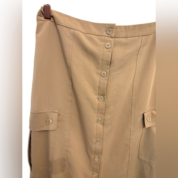 Elegant Tan Button-Front Pencil Skirt - Picture 2 of 3